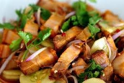 ยำหมูกรอบ