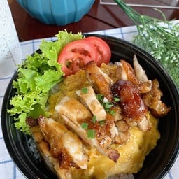 ข้าวไก่ย่างเทอริยา ไข่ข้น