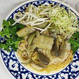 ขนมจีนแกงป่าพุงปลาดุกพร้อมเส้นเป็นชุด