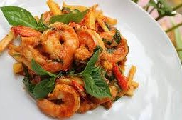 ผัดเผ็ดกุ้งหรือปลาหมึก