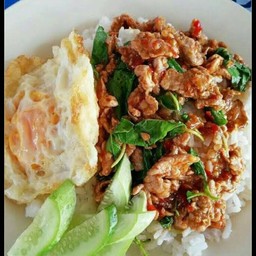 กะเพราหมูชิ้น+ไข่ดาว