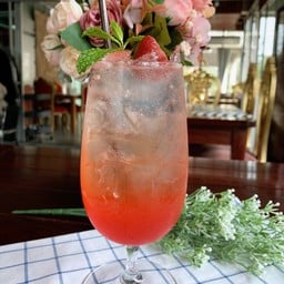 พิงค์ เลดี้ ( สตอเบอรี่ผสมน้ำลิ้นจี้)