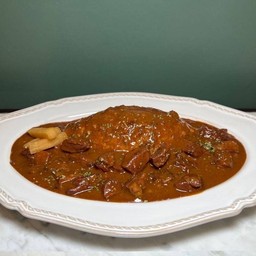 ข้าวแกงกะหรี่ ลิ้นวัวและเนื้อตุ๋น