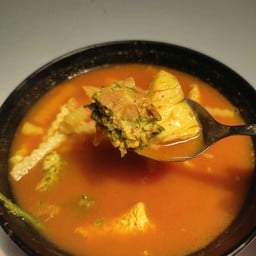 แกงส้มปลากระพงยอดมะพร้าวอ่อน ชะอมทอด