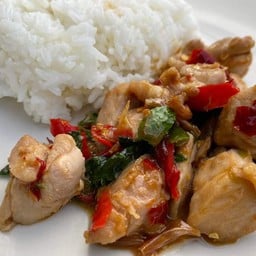 บ้านกระเพราโบราณ (สามก๊กซอยหลังเล้าไก่)