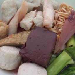 เส้นใหญ่รวมมิตรน้ำใส