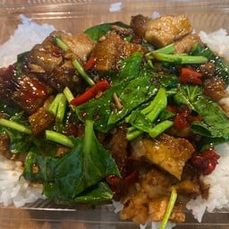 คะน้าหมูกรอบเป็นกับข้าว