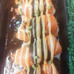 กรอกไก่หนังกรอบราดซอส