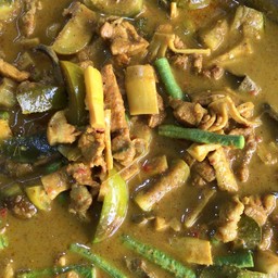 แกงคั่วไก่(กะทิ)ผักรวมหน่อไม้ถั่วฟักยาว