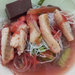 เส้นหมี่ลูกชิ้นปลาน้ำใส