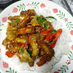 ผัดกะเพราหมูกรอบ