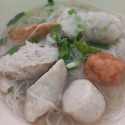 เส้นหมี่รวมมิตรเย็นตาโฟ