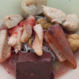 เส้นใหญ่รวมมิตรต้มยำ