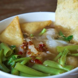 เย็นตาโฟ ก๋วยเตี๋ยวน้ำลูกชิ้น