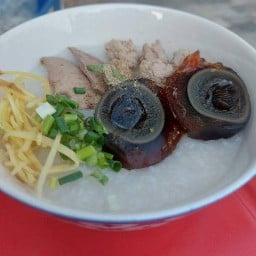 โจ๊กหมูอร่อย