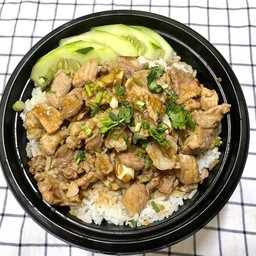 ข้าวหน้าผัดกระเทียม