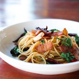 สปาเกตตี้ผัดพริกแห้งเบค่อน+แฮม