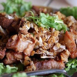 ข้าวหมูอู๊ดทอดกระเทียม