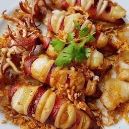ปลาหมึกไข่ทอดกระเทียม