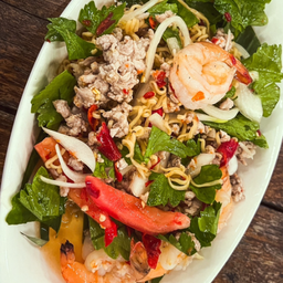 ยำมาม่ากุ้ง หมูสับ