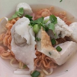 เส้นใหญ่ปลาสดเย็นตาโฟ
