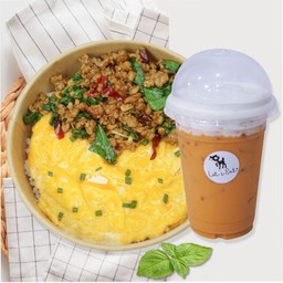 เซตสุดคุ้ม ข้าวผัดกระเพราหมูสับพริกแห้ง ไข่ข้น + ชาไทย