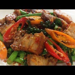 หมูกรอบผัดขี้เมา