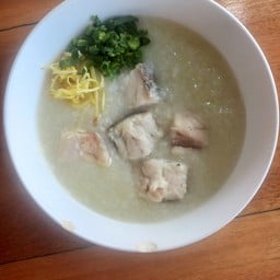 โจ๊กหมูใบเตย สาริกา