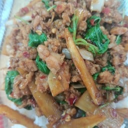 ร้านอาหารตามสั่งป้าปิ่นกะทะร้อน @ตลาดใหม่พันเสด็จใน