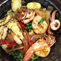 ผัดขี้เมาทะเล(หมึก,กุ้ง,หมึกกรอบ)