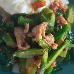 ข้าวคะน้าหมู