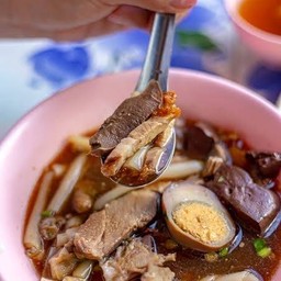 ก๋วยจั๊บรวมเครื่องใน