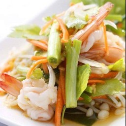 ยำเห็ดเข็มทอง + ทะเล