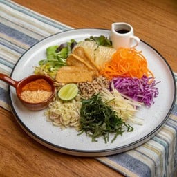 ข้าวยำควินัวสมุนไพร เต้าหู้ย่าง vegan