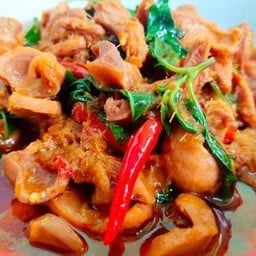พริกแกงเครื่องในไก่ราดข้าว