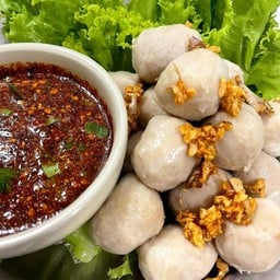 ก๋วยเตี๋ยวลูกชิ้นแชมป์(คุณปั่น)