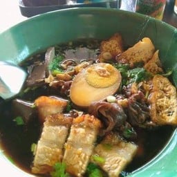 ก๋วยจั๊บหมูกรอบ+เครื่องใน