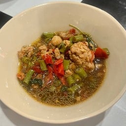 นิคม แกง10บาท(ตามสั่งหมูดึกดึกเจ้าเดิม)