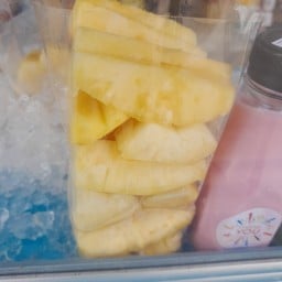 ออม ขนมทานเล่น