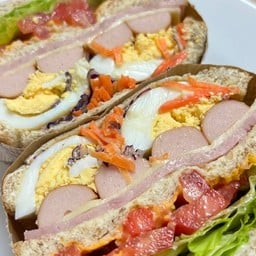 แซนวิชเกาหลีไส้ทะลัก by VV's Sandwich