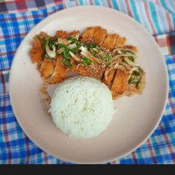 ข้าวลาบไก่ทอด