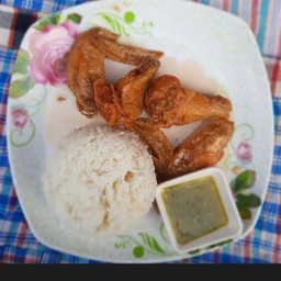 ปีกไก่ทอดน้ำปลา