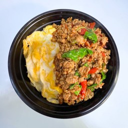 ข้าวกะเพราหมูสับไข่ข้น