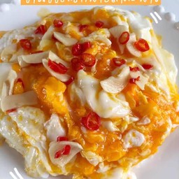 ข้าวไข่ขยี่ พริกน้ำปลา (จะแยกพริกน้ำปลาค่ะ)