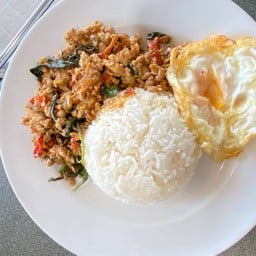 ข้าวกะเพรา by Happymay