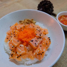ข้าวหน้าแซลมอนไข่กุ้ง