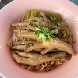 ก๋วยเตี๋ยวตีนไก่ตุ๋น แห้ง