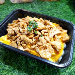 ข้าวไข่ข้นไก่กระเทียม(เลือกเนื้อสัตว์ได้)