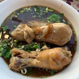 ก๋วยเตี๋ยวหมูน้ำตก ไก่ตุ๋นมะระ