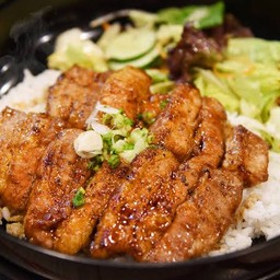 ข้าวหน้าหมูย่าง